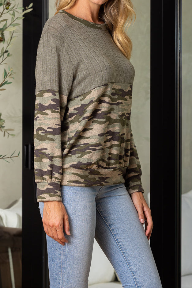 Textured Panel Camo Patchwork Long-Sleeve Top｜Relaxed Fit｜Soft & Stylish Everyday Wear