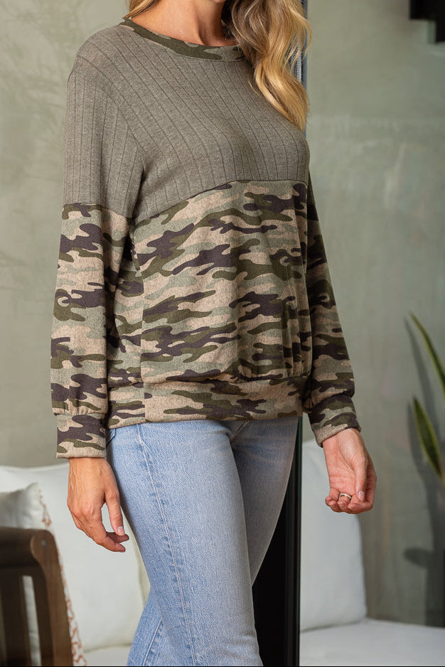 Textured Panel Camo Patchwork Long-Sleeve Top｜Relaxed Fit｜Soft & Stylish Everyday Wear
